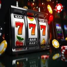 royal9999 Rummy နှင့် Teen Patti ကတ်ဂိမ်း မြန်မာကစားသူ smartphone ဖြင့် ကစားနေသောမြင်ကွင်း